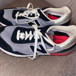 New Balance tennis shoes